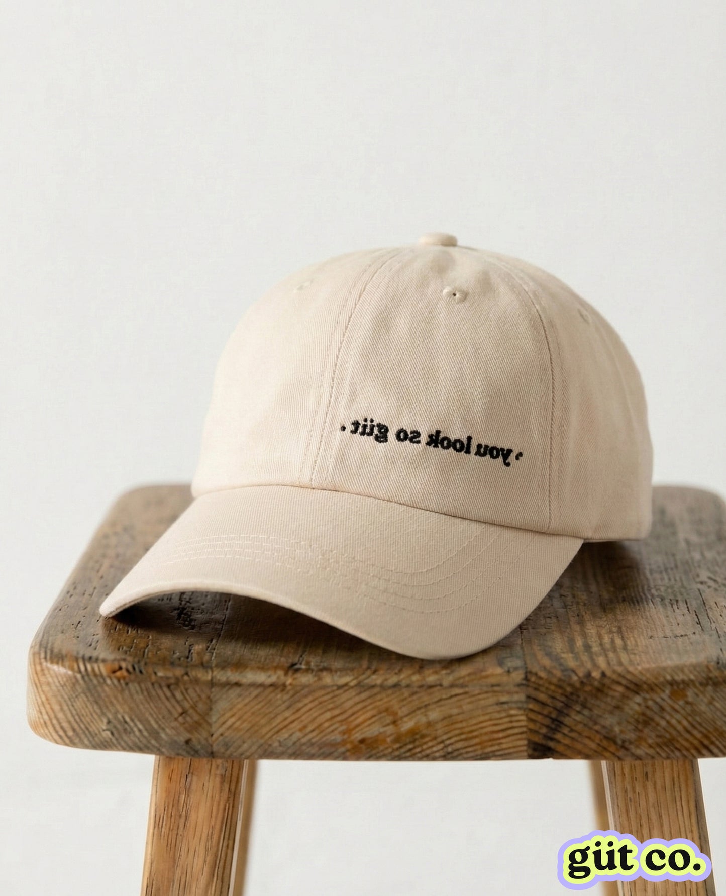 「You Look So Güt」翻轉文字刺繡老帽 (顯臉小/修飾臉型) 