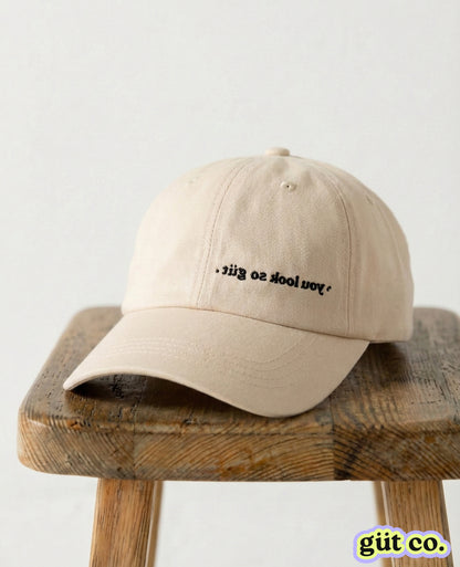 「You Look So Güt」翻轉文字刺繡老帽 (顯臉小/修飾臉型) 